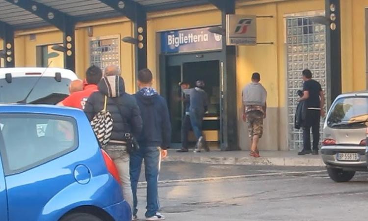 Civitanova, si intrufola sul treno merci e rompe una bottiglia per non farsi identificare: fermato