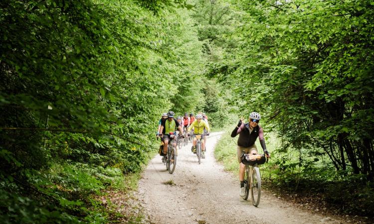 "Vic Bikepacking", 150 ciclisti alla scoperta della riserva naturale del Monte San Vicino e Canfaito
