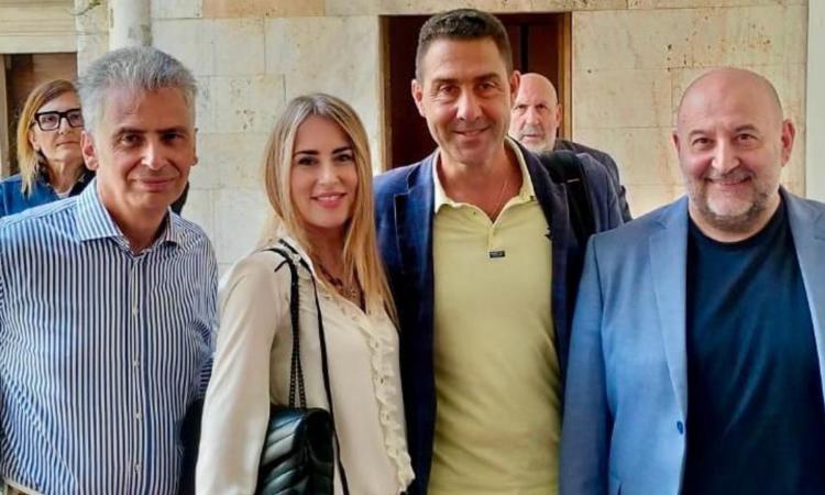 Il generale Vannacci fa tappa ad Ascoli: "Nessuno può tapparci la bocca, questa Europa non ci piace" Il generale Vannacci fa tappa ad Ascoli: "Nessuno può tapparci la bocca, questa Europa non ci piace"
