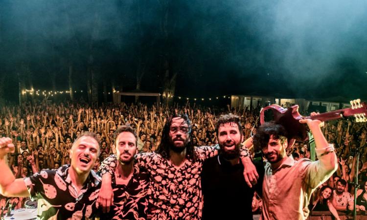 Montecosaro, l'energia dei Fast Animals and Slow Kids arriva sul palco del Mind Festival