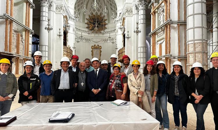 Camerino, sopralluogo di Castelli e Massara nella Cattedrale: “Cantiere aperto il 26 ottobre" Camerino, sopralluogo di Castelli e Massara nella Cattedrale: “Cantiere aperto il 26 ottobre"