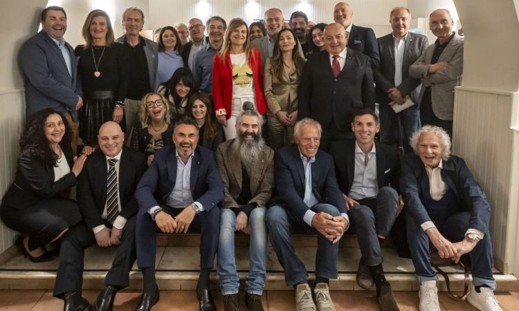 "Il mio capitano", Nevio Scala omaggia Pino Brizi nella serata del Panathlon Club Macerata "Il mio capitano", Nevio Scala omaggia Pino Brizi nella serata del Panathlon Club Macerata