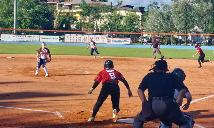 Softball A1, Macerata si inchina alla capolista: duplice vittoria per Bollate