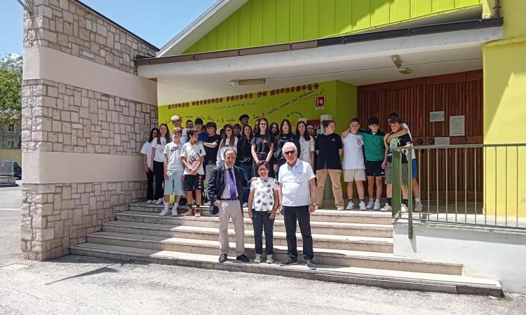 Per non dimenticare l'Eccidio di Montalto: il professor Calcaterra alla scuola media di Belforte Per non dimenticare l'Eccidio di Montalto: il professor Calcaterra alla scuola media di Belforte