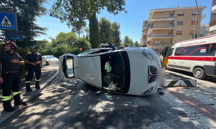 Macerata, sacerdote si ribalta con l'auto: trasportato al Pronto Soccorso