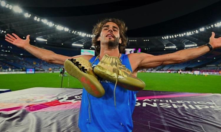 Gianmarco Tamberi più in alto di tutti, oro e record agli Europei di Roma: vola a 2.37, miglior misura dell'anno Gianmarco Tamberi più in alto di tutti, oro e record agli Europei di Roma: vola a 2.37, miglior misura dell'anno
