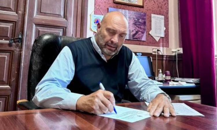 Filottrano, Paolorossi rinuncia all’indennità da sindaco: "Siamo il cambiamento che vogliamo vedere nel mondo" Filottrano, Paolorossi rinuncia all’indennità da sindaco: "Siamo il cambiamento che vogliamo vedere nel mondo"