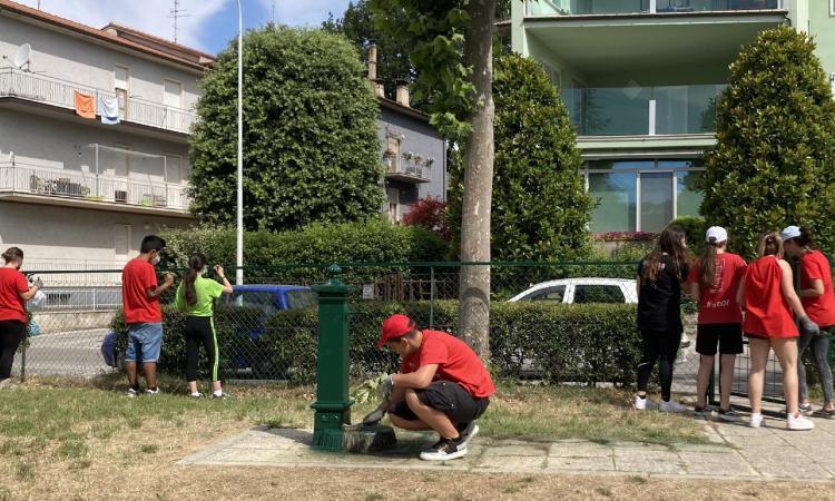 San Severino, un'estate di lavoro per ragazzi e ragazze: pronti al restauro di panchine e giochi