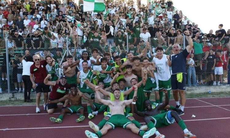 Trionfo biancoverde, il Castelfidardo è in Serie D: le immagini della vittoria e le parole dei protagonisti (VIDEO) Trionfo biancoverde, il Castelfidardo è in Serie D: le immagini della vittoria e le parole dei protagonisti (VIDEO)