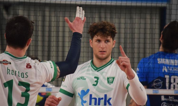 Pallavolo Macerata - Scelto l'opposto, si punta su Alberto Cavasin: "La scelta giusta per tornare al top" Pallavolo Macerata - Scelto l'opposto, si punta su Alberto Cavasin: "La scelta giusta per tornare al top"