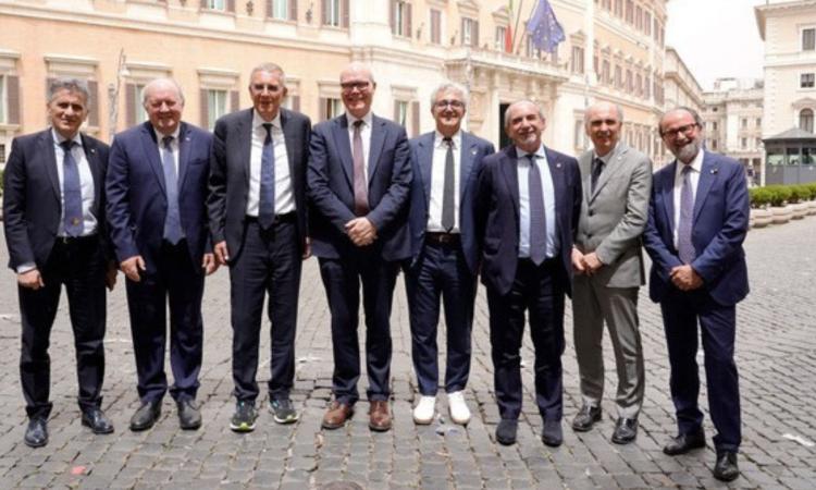 "Futuro al Centro": otto università del Centro Italia insieme per una strategia di valorizzazione condivisa "Futuro al Centro": otto università del Centro Italia insieme per una strategia di valorizzazione condivisa
