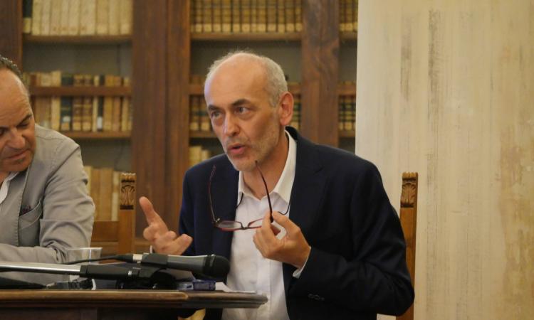 Macerata, "Dipende da noi": in piazza Cesare Battisti 300 secondi contro le dipendenze Macerata, "Dipende da noi": in piazza Cesare Battisti 300 secondi contro le dipendenze