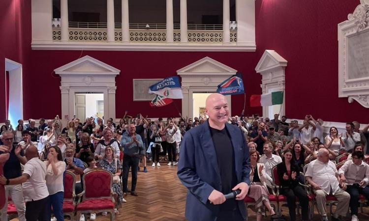 Recanati torna al centrodestra, Pepa sindaco: "Dedico la vittoria a mio nonno. La mia squadra? Competenza e amicizia" Recanati torna al centrodestra, Pepa sindaco: "Dedico la vittoria a mio nonno. La mia squadra? Competenza e amicizia"