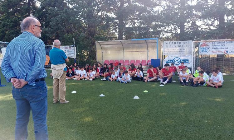 Caldarola, il neo sindaco Giuseppe Fabbroni in visita a bambini e bambine dello sport camp