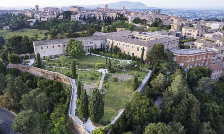 Recanati, dagli aperitivi letterari alle lezioni di astronomia sul Colle dell'Infinito: tornano le Sere Fai d'Estate