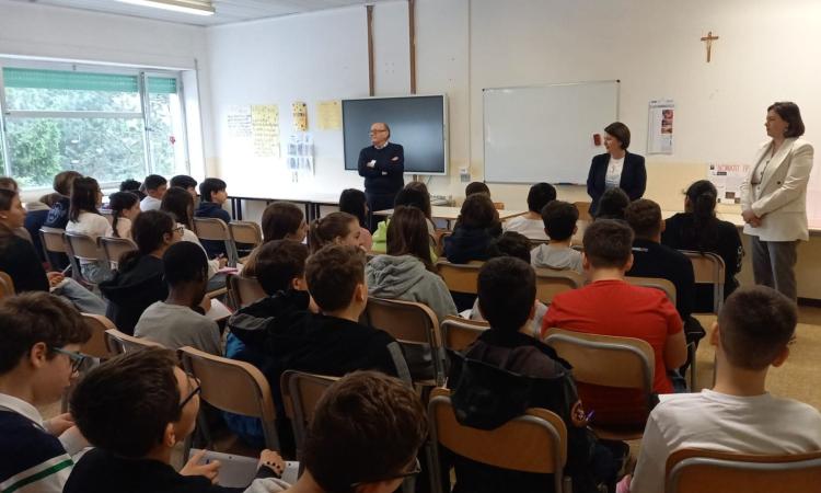 Macerata, il Convitto a scuola di Bon Ton: Carlo Cambi e Petra Carsetti maestri di Galateo in classe Macerata, il Convitto a scuola di Bon Ton: Carlo Cambi e Petra Carsetti maestri di Galateo in classe