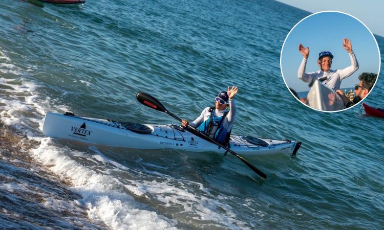 Civitanova, Alessandro Gattafoni da record: 24 ore in mare con il kayak per fronteggiare la fibrosi Civitanova, Alessandro Gattafoni da record: 24 ore in mare con il kayak per fronteggiare la fibrosi