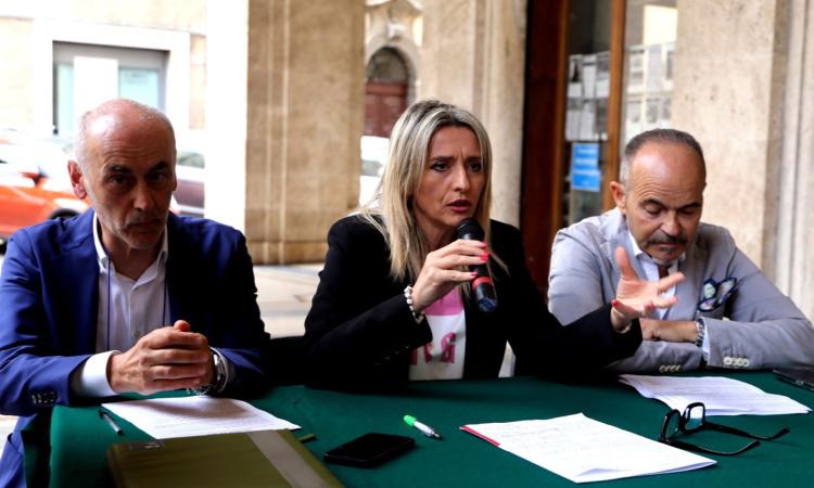 "Dipende da (tutti) noi": la città di Macerata in prima linea nella lotta contro le droghe (FOTO e VIDEO) "Dipende da (tutti) noi": la città di Macerata in prima linea nella lotta contro le droghe (FOTO e VIDEO)