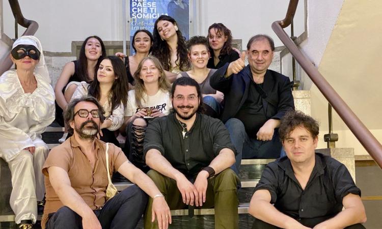 Le grandi storie d’arte e amore rivivono in biblioteca: in scena il laboratorio teatrale Unimc