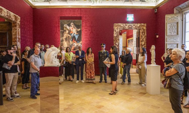 Macerata, inaugurata la mostra Vis-à-vis: il ritratto diventa metafora per comprendere il contemporaneo