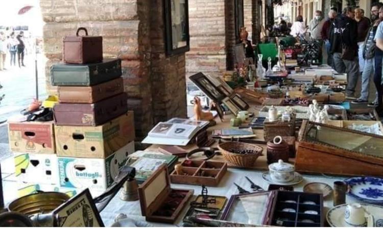 San Severino, "Una piazza d'altri tempi": torna la mostra mercato di antiquariato e hobbistica