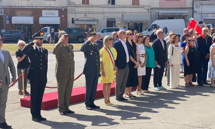 Macerata, commemorato l'80° anniversario dalla liberazione dal nazifascismo al Monumento ai Caduti