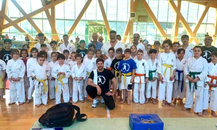 Weekend di karate a San Severino: stage, esami e "Porte Aperte" alla Palestra “Toti Baroni” Weekend di karate a San Severino: stage, esami e "Porte Aperte" alla Palestra “Toti Baroni”