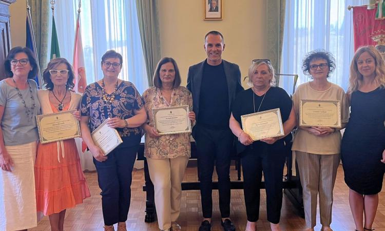 Morrovalle, è tempo di pensione per cinque docenti e lavoratori della scuola Morrovalle, è tempo di pensione per cinque docenti e lavoratori della scuola