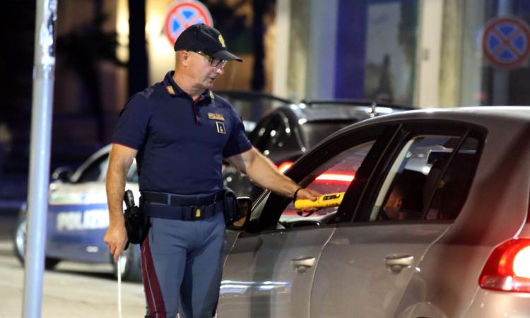 Civitanova, l'alcol test costa caro a 8 automobilisti: pizzicati alla guida ubriachi