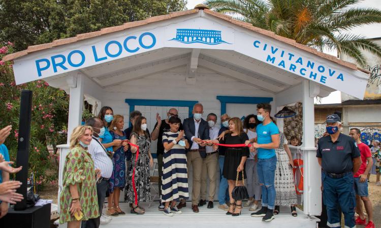 Civitanova, riapre il punto informazioni turistiche sul lungomare Piermanni Civitanova, riapre il punto informazioni turistiche sul lungomare Piermanni