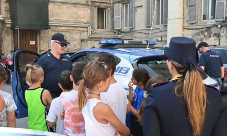 Macerata, "giovani esploratori della legalità" in visita alla questura Macerata, "giovani esploratori della legalità" in visita alla questura