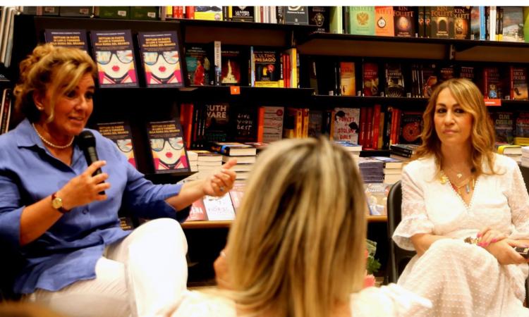 Macerata, da Giunti il nuovo libro di Barbara Trasatti e Barbara Suigo: "Un manuale per la crescita personale" (FOTO) Macerata, da Giunti il nuovo libro di Barbara Trasatti e Barbara Suigo: "Un manuale per la crescita personale" (FOTO)