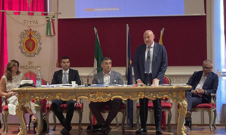 Recanati, insediato il nuovo Consiglio comunale: Benito Mariani è il presidente Recanati, insediato il nuovo Consiglio comunale: Benito Mariani è il presidente