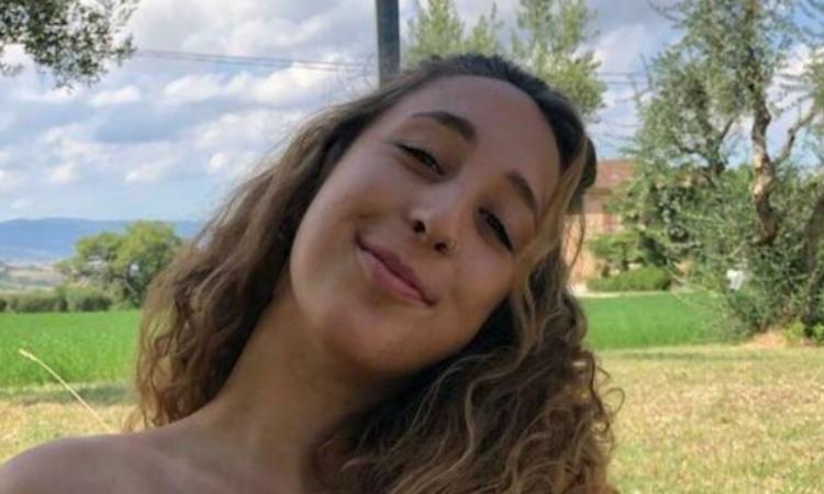 Rientra in Italia la salma di Margherita Salvucci, 28enne travolta da un'onda a Seixal: il 19 luglio i funerali Rientra in Italia la salma di Margherita Salvucci, 28enne travolta da un'onda a Seixal: il 19 luglio i funerali