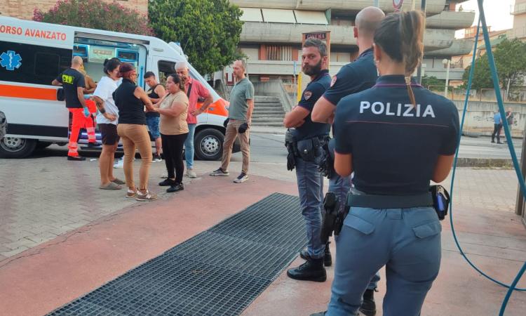 Macerata, rissa con coltelli fra clan peruviani in via dei Velini: un ferito in ospedale (FOTO)