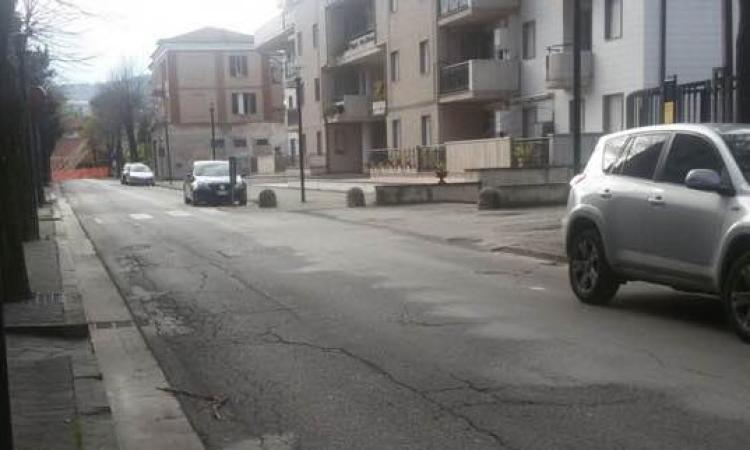 Tolentino, lavori di smontaggio gru in viale Vittorio Veneto: ecco come cambia la viabilità Tolentino, lavori di smontaggio gru in viale Vittorio Veneto: ecco come cambia la viabilità