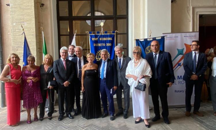 Rotary "all'Opera" per promuovere la solidarietà: il ricavato della serata devoluto al Centro Antiviolenza “Il Faro” Rotary "all'Opera" per promuovere la solidarietà: il ricavato della serata devoluto al Centro Antiviolenza “Il Faro”