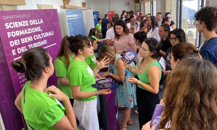 Unimc, studenti da tutte le regioni per l'Open Day estivo. McCourt: "La nostra un'offerta didattica innovativa" (VIDEO) Unimc, studenti da tutte le regioni per l'Open Day estivo. McCourt: "La nostra un'offerta didattica innovativa" (VIDEO)