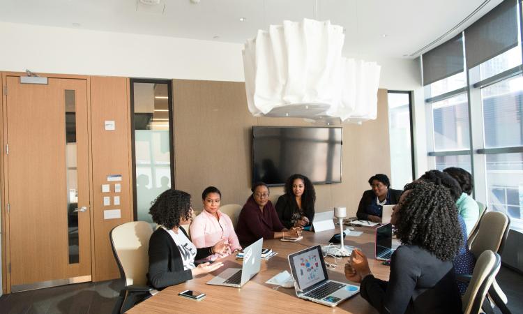 STEM in Italia, il numero di laureate sfiora il 40%, ma c’è ancora troppo “gender gap” in Europa