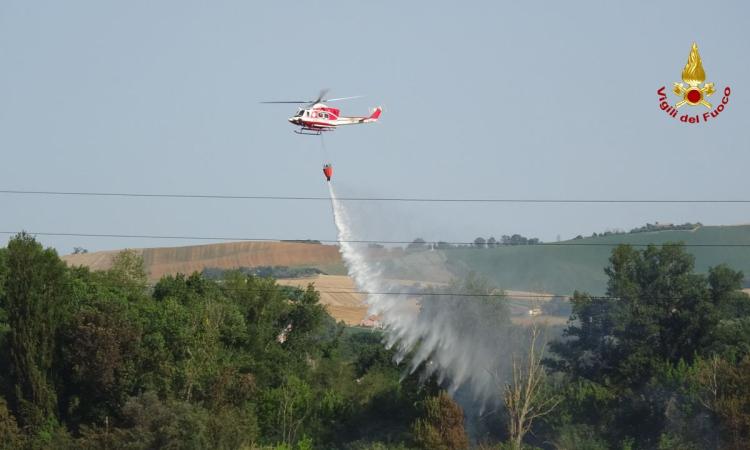 Lotta agli incendi boschivi: "A Fiastra base avanzata dei vigili del fuoco, previsti sorvoli con i droni"