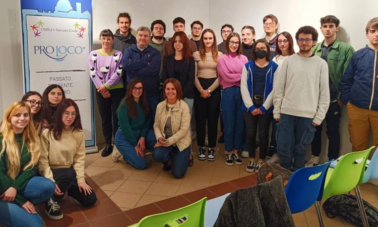 Treia - Ylenia, Francesco e Samuele terminano l'anno di servizio civile: il saluto della Pro Loco Treia - Ylenia, Francesco e Samuele terminano l'anno di servizio civile: il saluto della Pro Loco