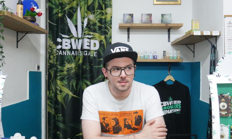 Cannabis light fuori legge, il titolare dello shop di Macerata: "Accanimento basato su pretesti antiscientifici"