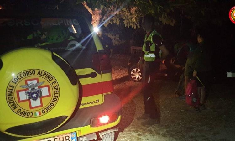 Sefro, col buio smarriscono il sentiero: notte d'ansia per una coppia di escursionisti Sefro, col buio smarriscono il sentiero: notte d'ansia per una coppia di escursionisti