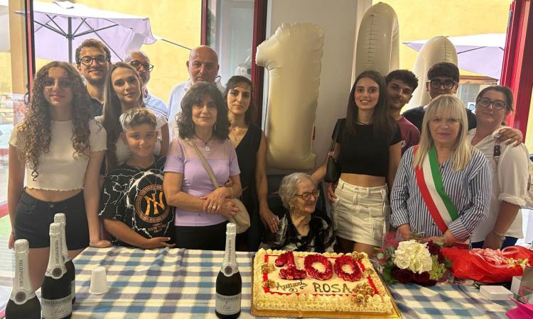 San Severino, Rosa Forconi raggiunge il traguardo dei 100 anni: a festeggiarla anche i 6 pronipoti