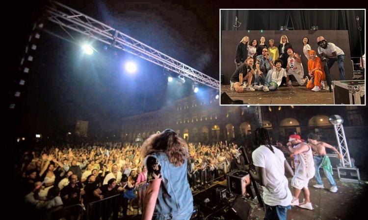 San Severino, più di 4mila persone in piazza per "Top 80": lo show conquista il pubblico San Severino, più di 4mila persone in piazza per "Top 80": lo show conquista il pubblico