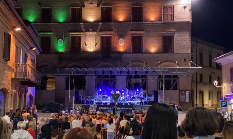 A Castelraimondo il 10 agosto eventi fino a tarda notte con “Polvere di Stelle”