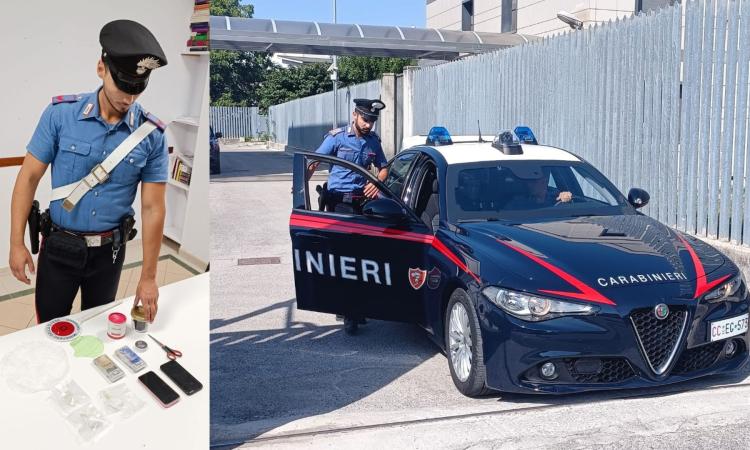 Tolentino, nella borsetta nasconde cocaina: donna tradita dall'agitazione durante un controllo Tolentino, nella borsetta nasconde cocaina: donna tradita dall'agitazione durante un controllo