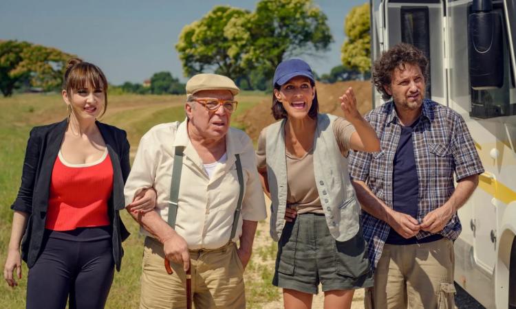 San Severino, la rassegna del cinema all'aperto termina con "Pare parecchio Parigi" di Pieraccioni