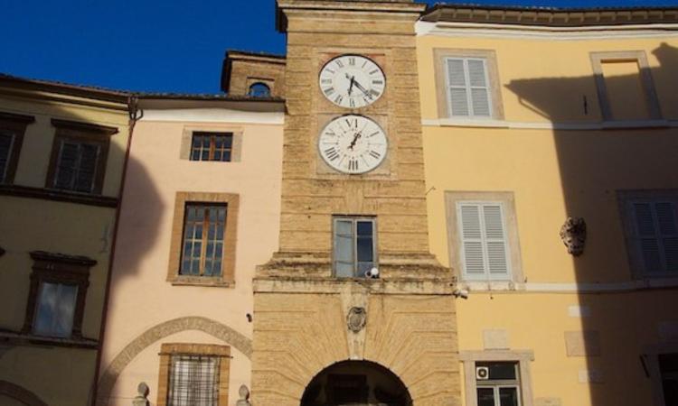 San Severino, inaugurata la collettiva d'arte di pitture e sculture "L'amore nei colori" San Severino, inaugurata la collettiva d'arte di pitture e sculture "L'amore nei colori"