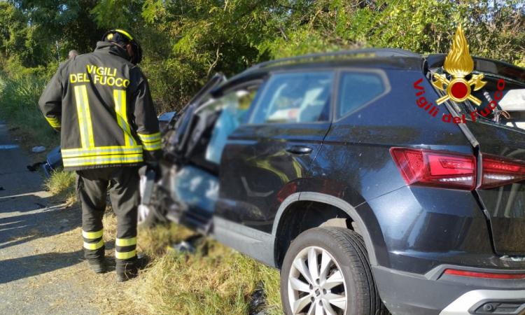 Auto si schianta contro il guard-rail: giovane a Torrette in elisoccorso